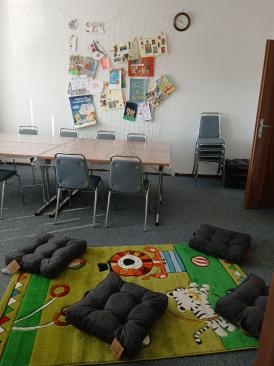 Spolková místnost rozšířená o nový nábytek